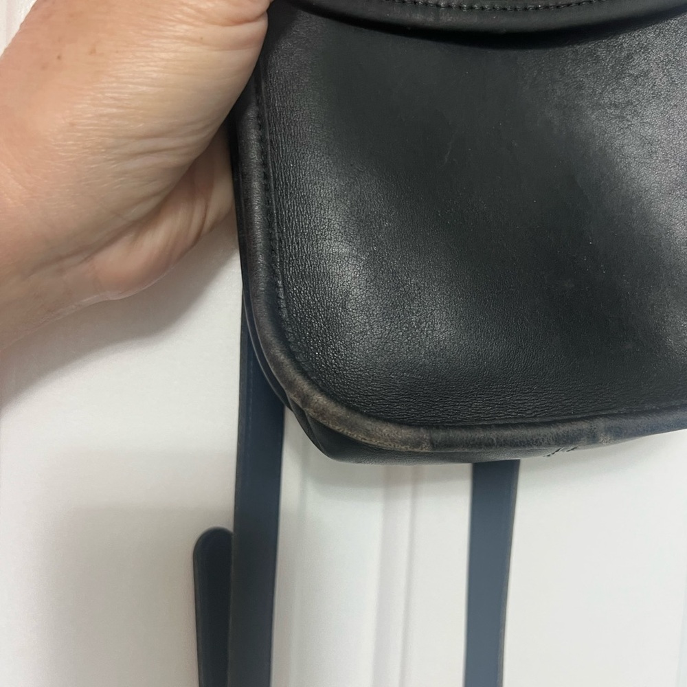 Vintage Coach Black Leather Crossbody with Gold Turnlock - Picture 7 of 9